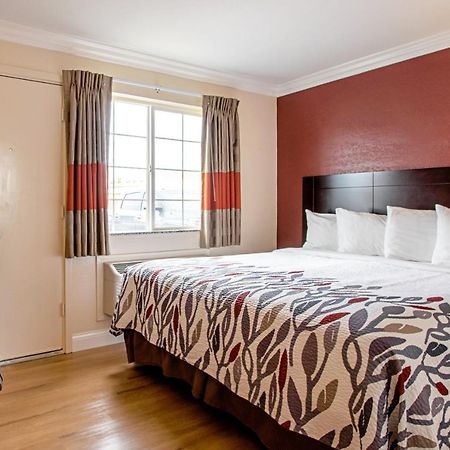 Red Roof Inn & Suites Monterey Bagian luar foto